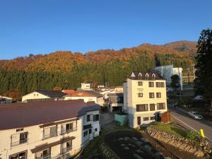 Nespecifikovaný výhled na hory nebo výhled na hory při pohledu z aparthotelu