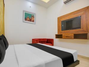 Ένα ή περισσότερα κρεβάτια σε δωμάτιο στο Hotel O Shree Ji Hotel & Banquet +28 φωτογραφίες