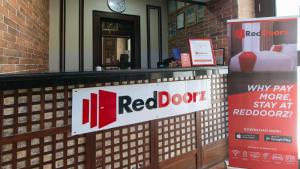 Certificato, attestato, insegna o altro documento esposto da RedDoorz at Isabelita Hotel Tuguegarao City