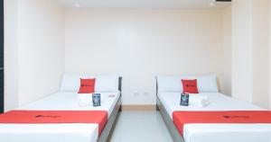Letto o letti in una camera di RedDoorz at Isabelita Hotel Tuguegarao City