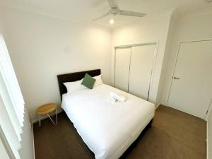 Ένα ή περισσότερα κρεβάτια σε δωμάτιο στο Brand New Fantastic Luxury 5 bedroom Home