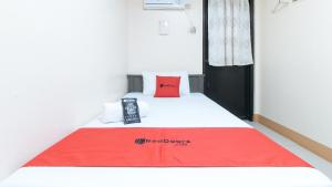 Letto o letti in una camera di RedDoorz at Isabelita Hotel Tuguegarao City