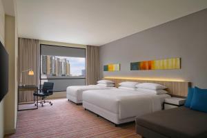 Postel nebo postele na pokoji v ubytování Four Points by Sheraton Puchong + 37 fotografií