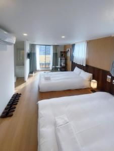 Postel nebo postele na pokoji v ubytování Softlight Inn Asakusa Tokyo