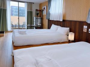 Postel nebo postele na pokoji v ubytování Softlight Inn Asakusa Tokyo