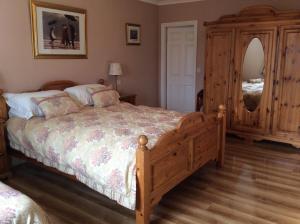 Krevet ili kreveti u jedinici u okviru objekta Sneem River Lodge Bed & Breakfast
