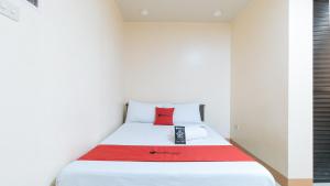 Letto o letti in una camera di RedDoorz at Isabelita Hotel Tuguegarao City
