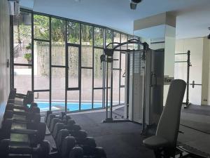 Γυμναστήριο ή/και όργανα γυμναστικής στο Seaview 2 BR Spacious Modern Duplex near Kamala beach