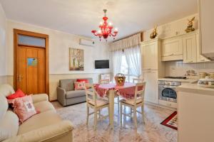 A kitchen or kitchenette at La Bouganville Holiday House