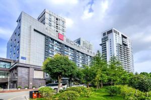 a large building with two tall buildings at Echarm Hotel Guiyang Municipal Government Lin Cheng Xi Road Metro Station in Guiyang
