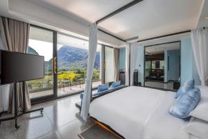 Nespecifikovaný výhled na hory nebo výhled na hory při pohledu z hotelu