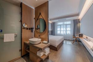 Photo de la galerie de l'établissement Luyue Hotel Movie Hotel Huaqiangbei Convention and Exhibition Center Branch, à Shenzhen