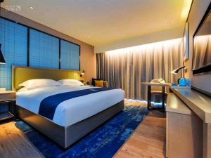 Voodi või voodid majutusasutuse Echarm Hotel Guiyang Airport Outlet Store toas