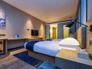 Voodi või voodid majutusasutuse Echarm Hotel Guiyang Airport Outlet Store toas +5 fotot