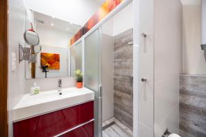 Kúpeľňa v ubytovaní Deluxe n' Cozy City Center 2BEDRM Suite