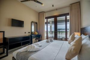 Postel nebo postele na pokoji v ubytování Lavendish Beach Resort + 37 fotografií