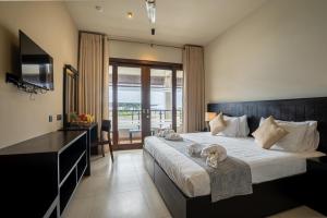 Postel nebo postele na pokoji v ubytování Lavendish Beach Resort