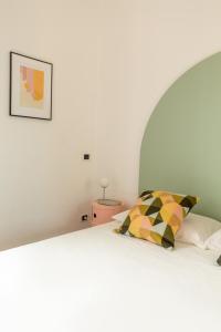 A bed or beds in a room at Spacebility Expo - self check-in