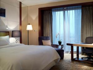 Postel nebo postele na pokoji v ubytování The Westin Tianjin