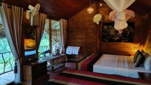 Voodi või voodid majutusasutuse Sigiriya Rock View Tree house toas