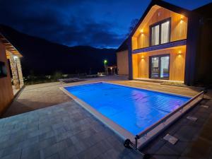 Hồ bơi trong/gần Villa Korina - Mountains, Tranquility, and Comfort