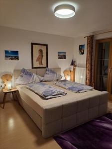 A bed or beds in a room at Ferienwohnung Felix-Adults Only