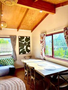 Posezení v ubytování Spacious one bedroom guesthouse close to town