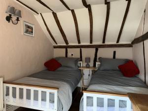 Postel nebo postele na pokoji v ubytování Myrtle cottage + 37 fotografií