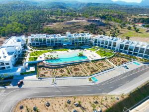 Bazén v ubytování Esentepe Cove Garden Denize sıfır 1 yatak odalı Daire nebo v jeho okolí