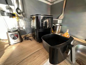 Affordable 3 roms appartment with special price summer 2025的厨房或小厨房