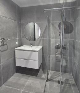 Ένα μπάνιο στο Los Campitos ROOMS