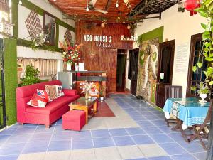 Khu vực ghế ngồi tại Ngo House 2 Villa