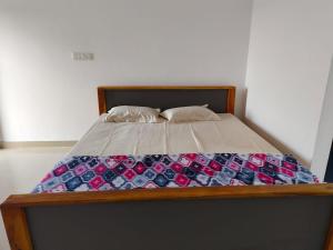 Gambar di galeri bagi SJ boarding and lodging with bar attached di Bangalore +6 gambar