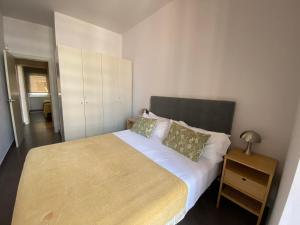 מיטה או מיטות בחדר ב-Casa Luxe Suites Barcelona