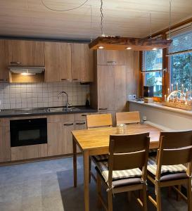 a kitchen with a wooden table and chairs at Ferienwohnung direkt am Ski und Rodelhang in Kurort Oberwiesenthal