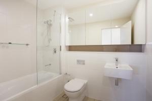 Koupelna v ubytování Sydney Lidcombe, Super Comfort, Stylish, large 2bedrooms, 2 bath, 2 free carpark, Parkview, Free Wifi