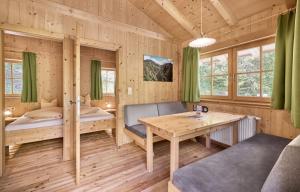 Postel nebo postele na pokoji v ubytování AREA 47 - Tirol