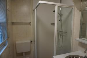 Ванная комната в Kustverhuur, Groede Paarlhof 51 +21 фотография