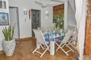 Φωτογραφία από το άλμπουμ του Cosy cottage 2 Marine Park at Malindi Beach στο Μαλίντι