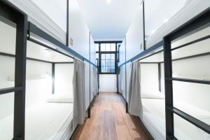 Postel nebo postele na pokoji v ubytování Koba Hostel