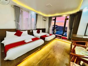 Postel nebo postele na pokoji v ubytování Le Tuan Minh Hotel + 37 fotografií