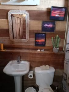 Koupelna v ubytování La Fogata + 37 fotografií