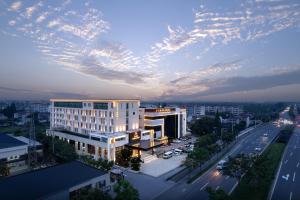 上海市にあるShangHai LuAn Garden Hotelの建物のある街並み