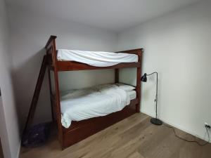 A bed or beds in a room at Appartamento con vista - nuova ristrutturazione