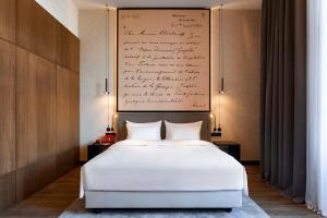 Letto o letti in una camera di Radisson RED Tbilisi