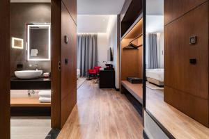 Letto o letti in una camera di Radisson RED Tbilisi
