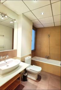 חדר רחצה ב-Casa Luxe Suites Barcelona