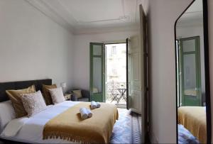מיטה או מיטות בחדר ב-Casa Luxe Suites Barcelona