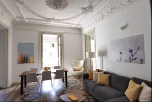 אזור ישיבה ב-Casa Luxe Suites Barcelona