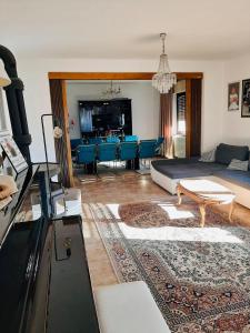 TV a/nebo společenská místnost v ubytování Nina Apartments